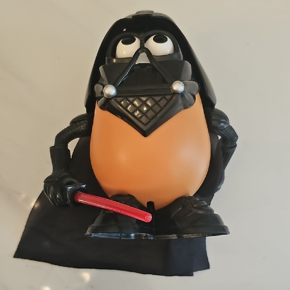 Hasbro Mr Potato Head Darth Vader - Picture 6 of 9